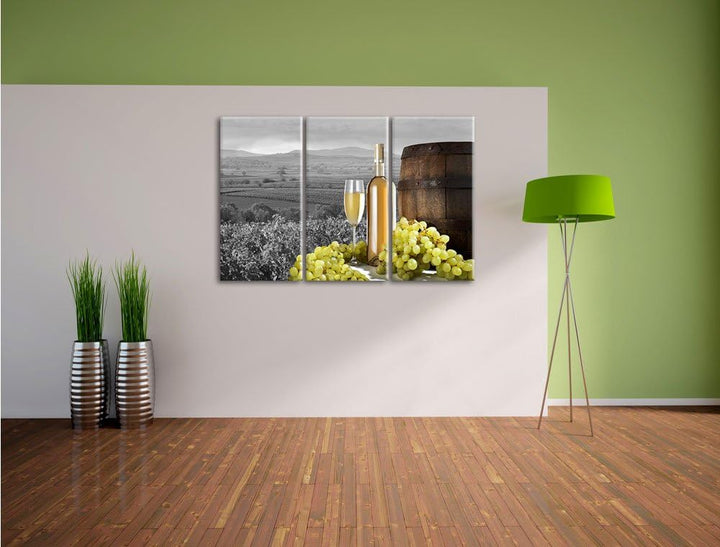 Pixxprint Weinreben mit Weinflasche und Fass Schwarz/Weiss 3-Teiler Leinwandbild 120x80 Bild auf Lei