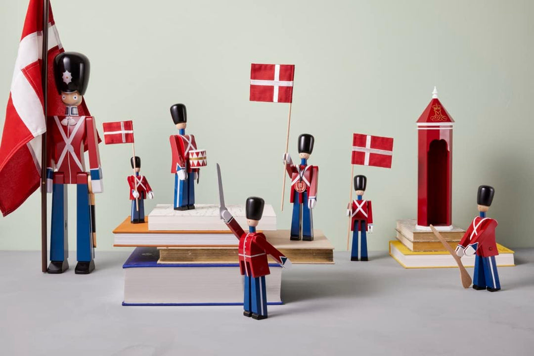 Kay Bojesen Fahnenträger Mini Figuren 18.5 cm Holzfiguren Originaldesign, rot 18,5 cm Fahnenträger,