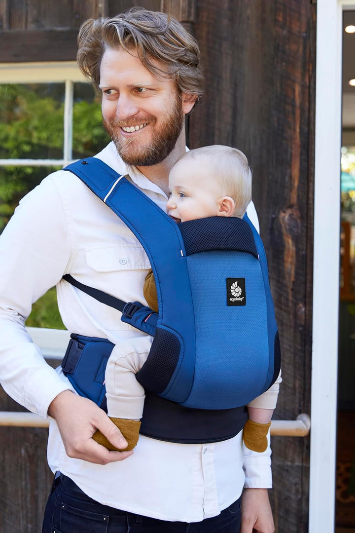 Ergobaby Away Babytrage, Reisetrage für Babys und Kleinkinder (5,4-15,9 kg), 2-Positionen Bauchtrage