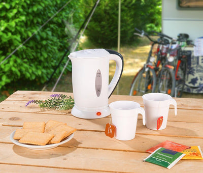 PEARL Reisewasserkocher klein: Reise-Wasserkocher mit 2 Bechern, 110/230 Volt, 650 Watt, 500 ml (Min