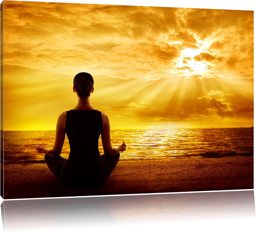 Pixxprint Frau meditiert bei Sonnenaufgang am Strand, Format: 100x70 auf Leinwand, XXL riesige Bilde
