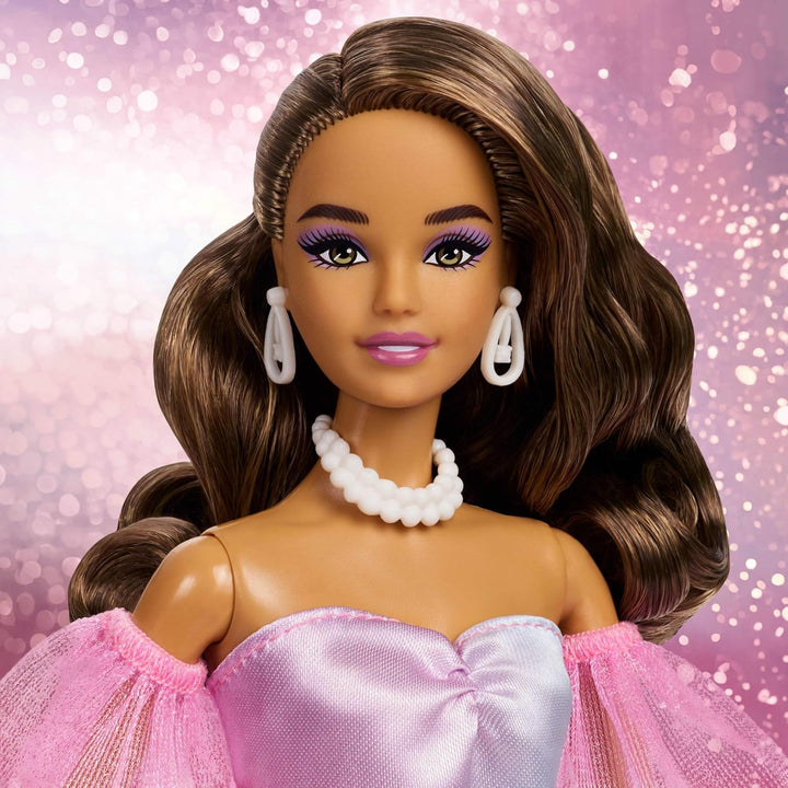 Barbie Signature Birthday Wishes Modepuppe mit braunen Haaren in einem Kleid mit pastellfarbenem Reg