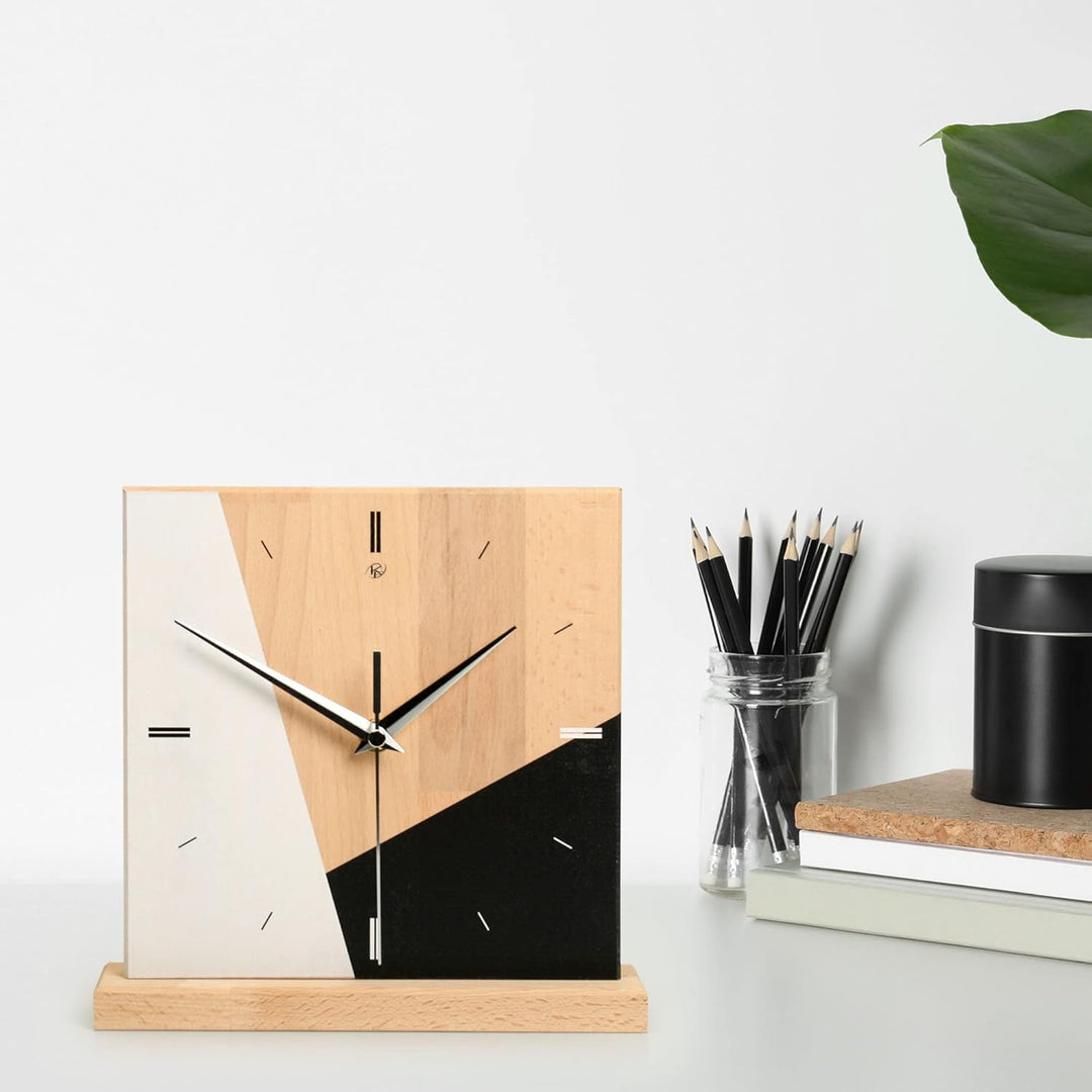 Kreative Feder Designer-STANDUHR „Triangle“ aus Massivholz – analoge TISCHUHR ohne Tickgeräusche (le
