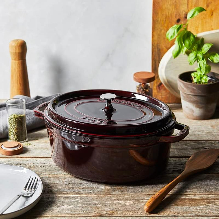 STAUB Gusseisen Bräter/Cocotte, Oval 31 cm, 5,5 L, Aromaregen Funktion, Für alle Herdarten geeignet,