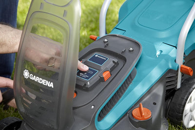 Gardena PowerMax Li-40/32 Akkurasenmäher Set: Mäher bis 280m², 32cm Schnittbreite, 30l Grasfangbehäl