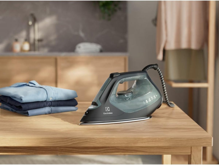Electrolux Refine 700 Bügeleisen E7SI2-6OG, Mit massgeschneiderten Programmen, Frontbeleuchtung, Kra