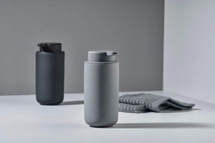 Zone Denmark Ume Seifenspender/Seifenpumpe aus Steingut mit Soft Touch-Beschichtung, extra grosses F