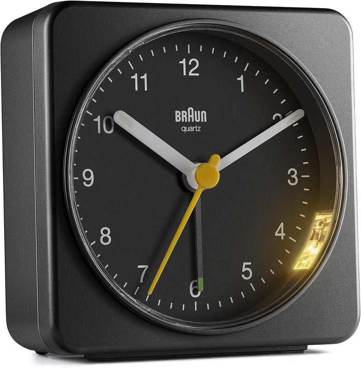 Braun Klassischer analoger Wecker Schlummerfunktion und Licht, ruhiges Quarzuhrwerk, Crescendo-Alarm
