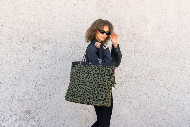 reisenthel shopper XL – Geräumige Shopping Bag und edle Handtasche in einem – Aus wasserabweisendem