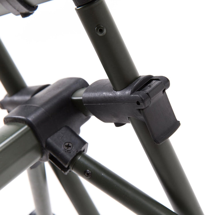 Master Rod Pod Rutenhalter Aluminium Deluxe für 3 Ruten inkl. Rutenauflagen Tasche Dunkelgrün + Biss