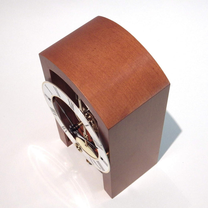 Hermle 23015-160721 Moderne Skelett-Tischuhr, Kirschbaum Braun, 18cm x 9cm x 11cm 18cm x 9cm x 11cm