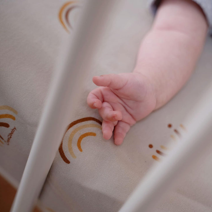 ÜneeQbaby 100% wasserdichter Matratzenschoner, voll ausgestattetes Bettlaken - Bio-Baumwolle, Oeko-T