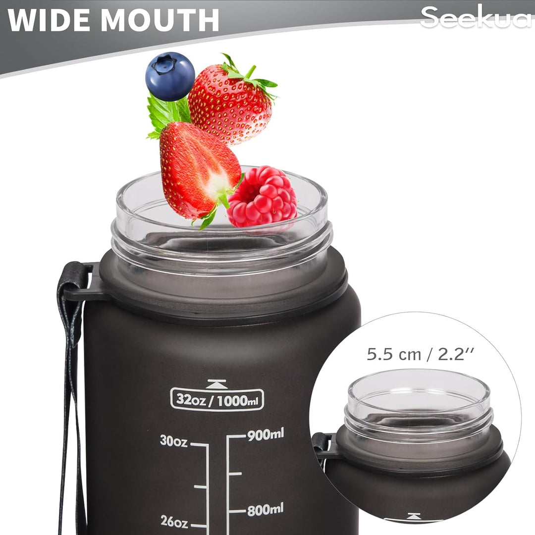 Seekua Sport Tritan Trinkflasche 1l mit Strohhalm & Zeitmarkierung, Grosse Wasserflasche mit Uhrzeit