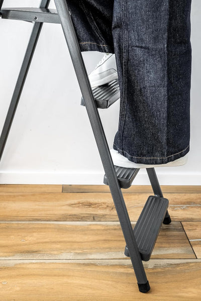 DRABEST - Stehleiter - mit 4 Stufen - bis 125 kg belastbar - 1,49 m lang - Arbeitshöhe 2,75 m - Trit