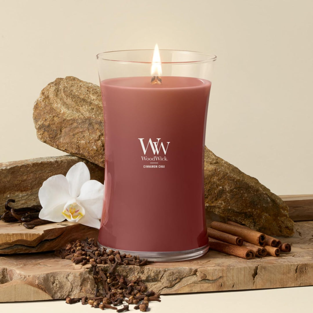 Grosse WoodWick Duftkerze im Sanduhrglas mit knisterndem Docht, Cinnamon Chai, bis zu 130 Stunden Br
