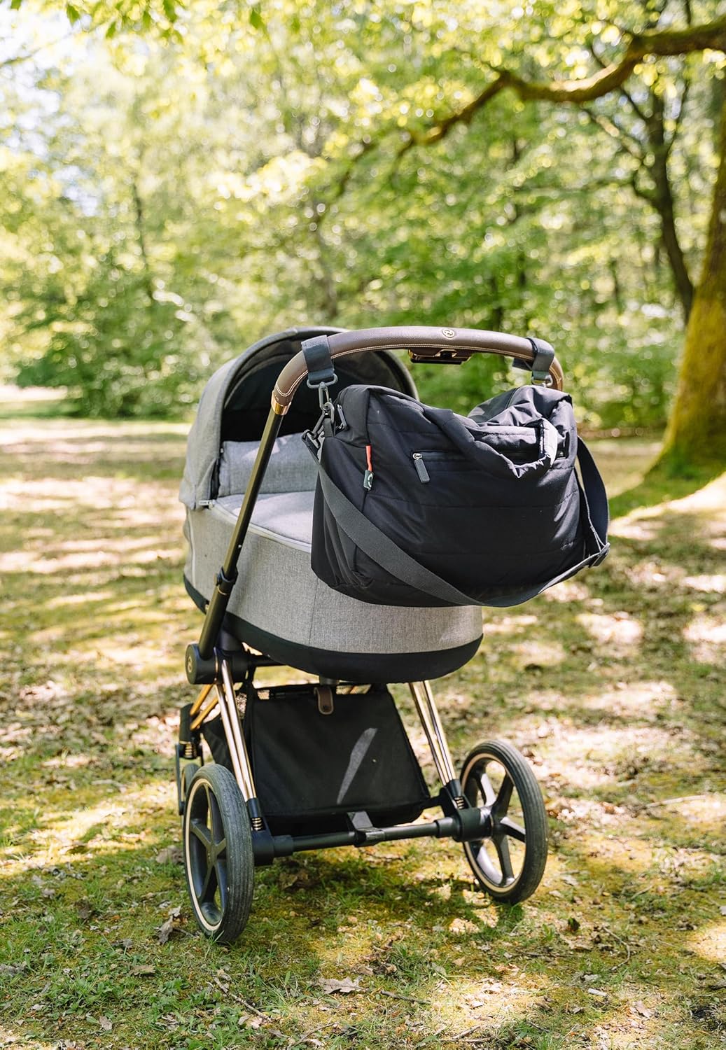 Done by Deer Gesteppte Wickeltasche - Wickelunterlage und zwei Haken für den Kinderwagen enthalten -