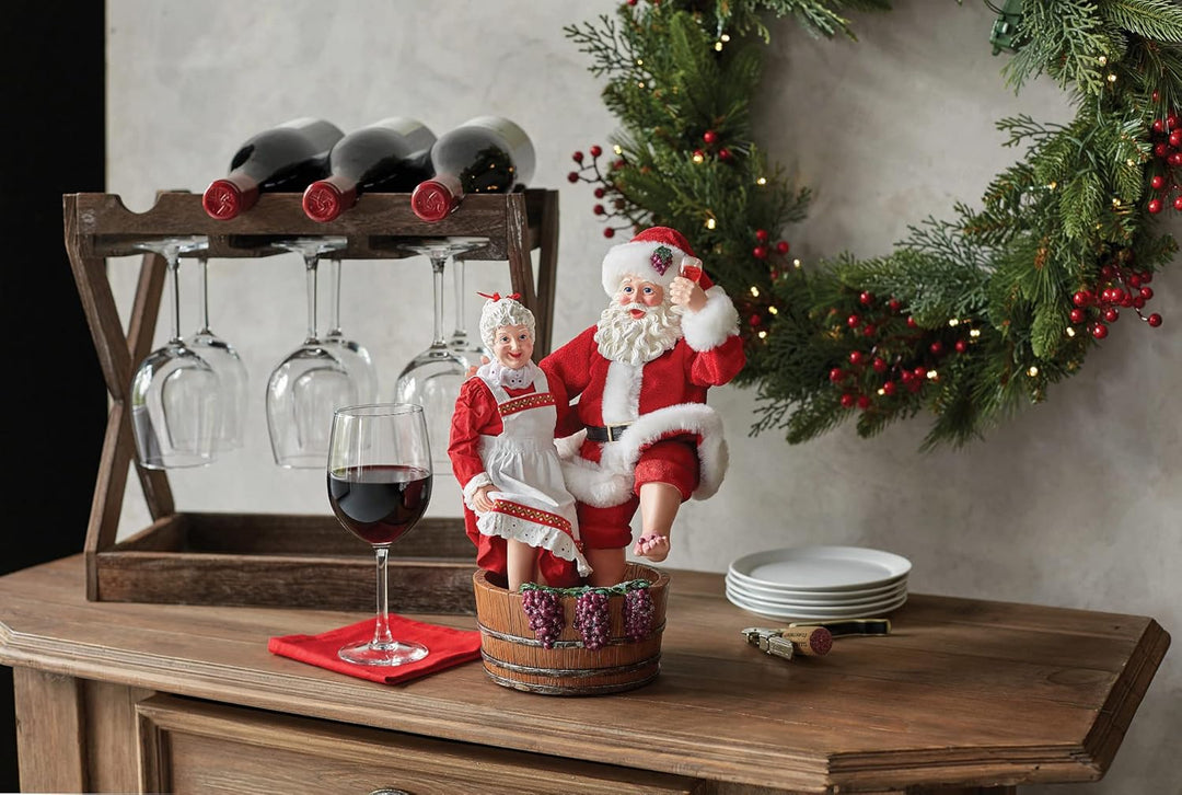 Department 56 Possible Dreams Bon Apetit Santa and Mrs. Claus Christmas Crush Wine Making Figur, 26