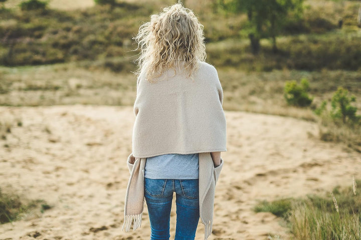 Damen Schal Schultertuch aus 100% Wolle mit Taschen - Poncho Stola 65x180cm + Fransen Tuch & Umschla