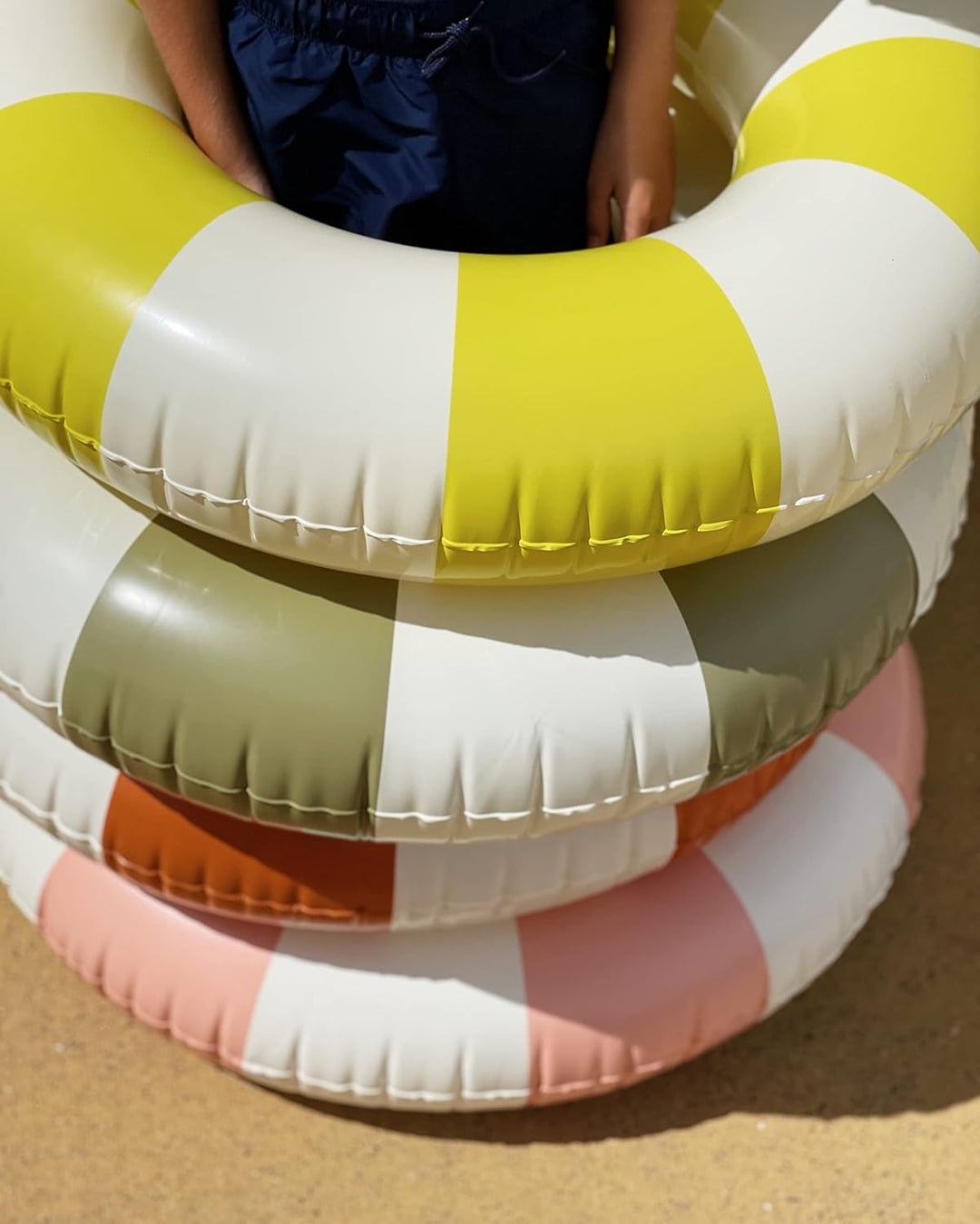 Petites Pommes Pool Inflatable Für Kinder – Robuster Schwimmreifen, Handbedrucktes Klassisches Strei