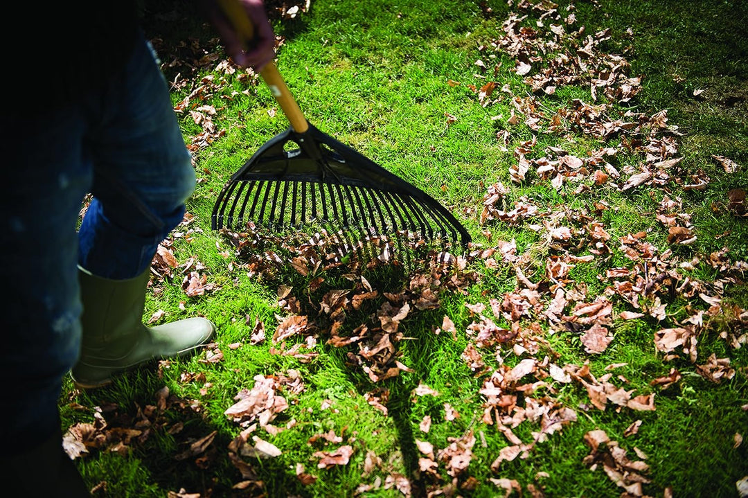 Fiskars Laubbesen, 27 Zinken, Breite: 65 cm, Kunststoff-Zinken/Aluminium-Stiel, Schwarz/Orange, XL,