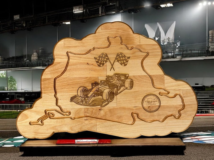 Nürburgring-Brett aus Holz, Frühstücksbrettchen aus der Eifel, Geschenkidee für Motorsport Fans, Ges