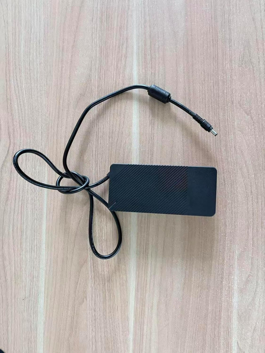 CASIRIS Adapter für Omnistar L80 Beamer, Schwarz