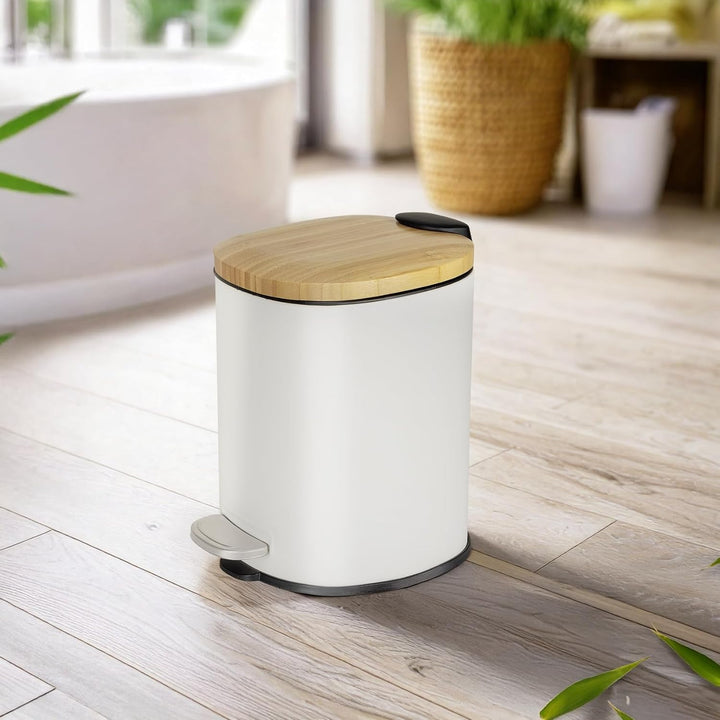 WENKO Kosmetikeimer Mod. Fianema Treteimer 3L weiss mit Bambusdeckel Easy-Close Absenkautomatik Meta