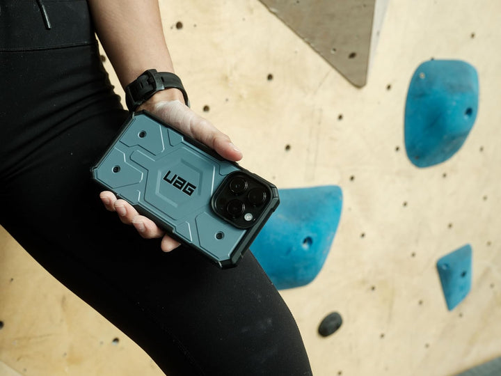 URBAN ARMOR GEAR Pathfinder Hülle kompatibel mit Apple iPhone 15 Plus Case [Wireless Charging/Magnet
