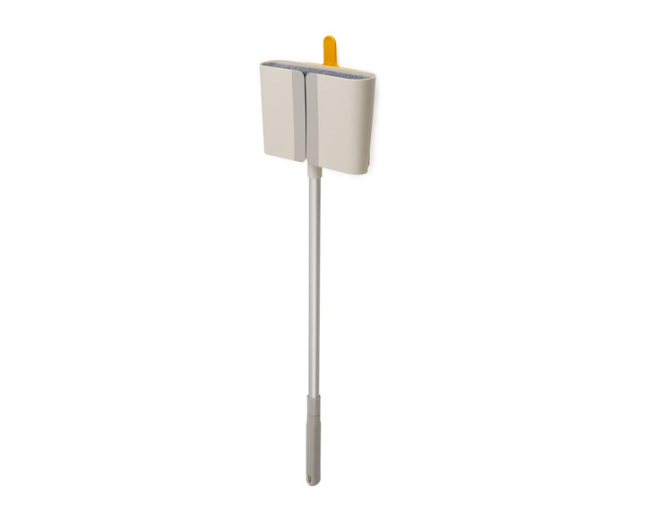 Joseph Joseph CleanTech Wandmontierter, Besen mit langem verstellbar Stiel und Besenabdeckung, Boden