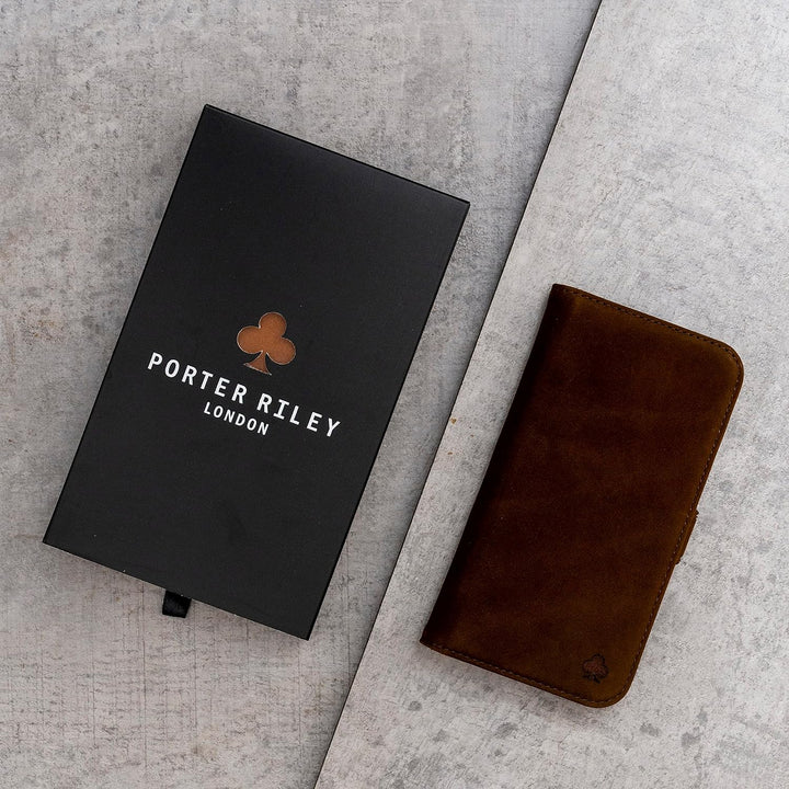 Porter Riley - Lederhülle für iPhone 14 Pro. Premium Echtleder Standhülle/Ledertasche/Brieftasche mi