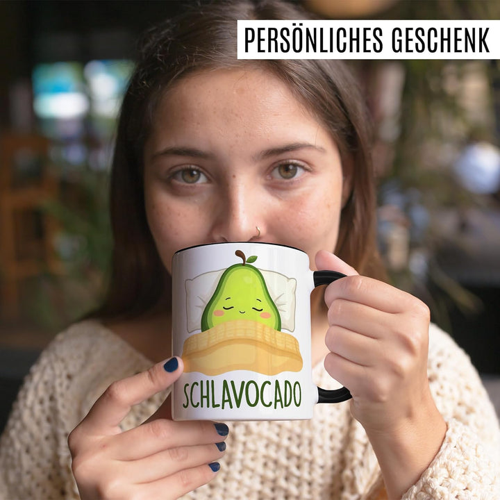 Avocado Tasse mit Spruch – Geschenk Schlavocado – Kaffeetasse 330ml aus Keramik – Schlafen Müde Slee