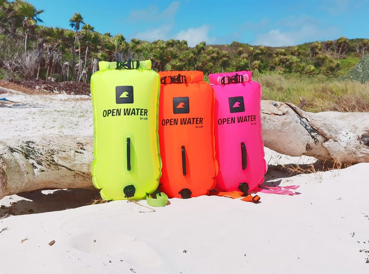 OPENWATER aufblasbare Schwimmboje XL — grosse Sicherungsboje mit Tasche für Dinge 28L Neongrün