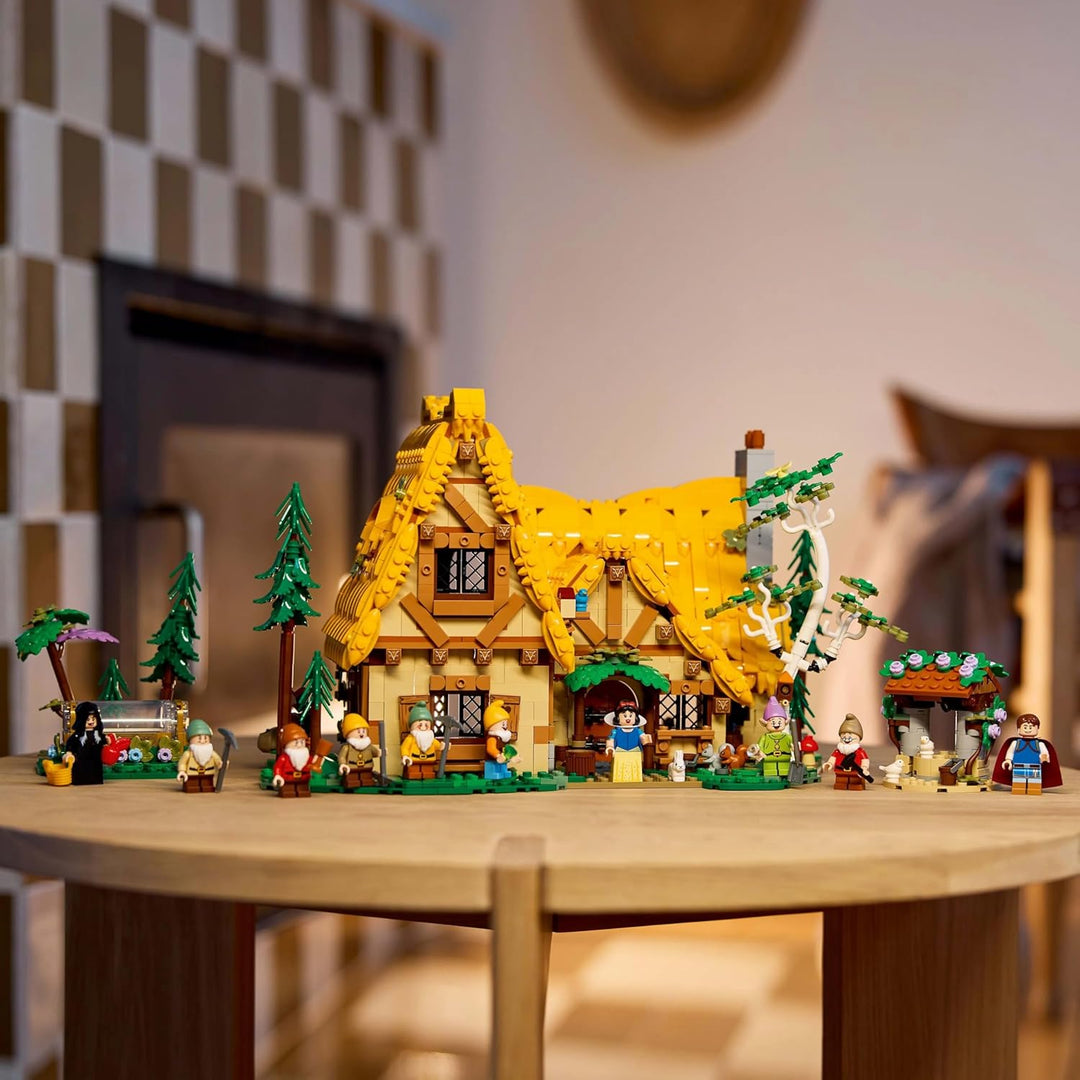 Lego Konstruktionsspielzeug Disney Die Hütte von Schneewittchen und den Sieben Zwergen 43242 Schneew
