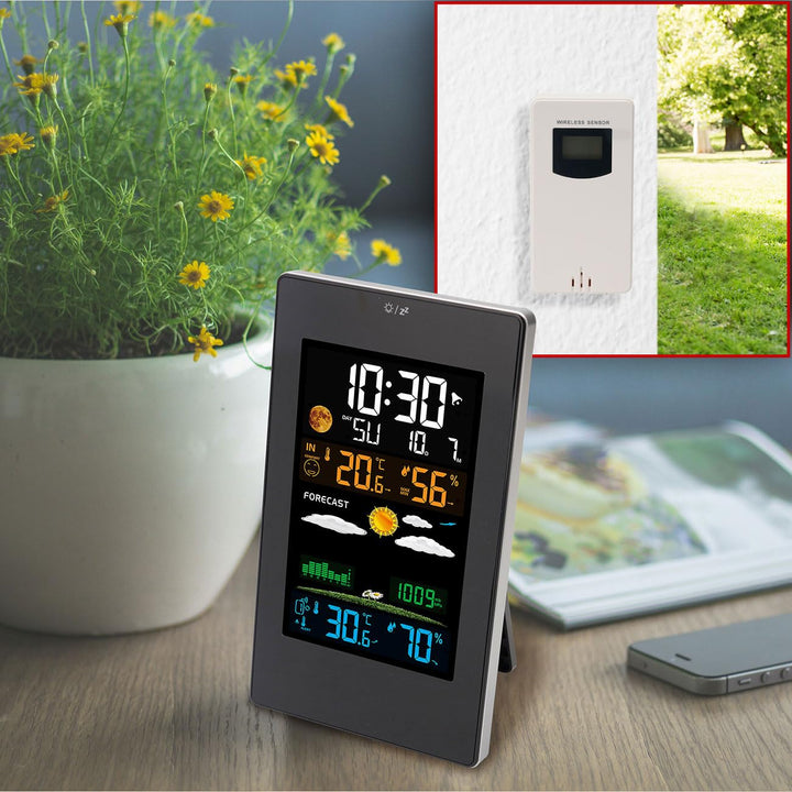 Moderne Wetterstation mit LCD-Farbdisplay, Funk-Aussensensor, Wecker & USB-Ladeport – präzise Wetter