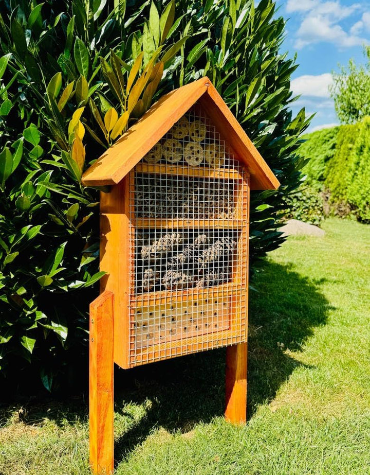 DARLUX massives handgefertigtes L Insektenhotel aus Holz I 52 x 28 x 12 cm (HxBxT) mit Ständer Höhe