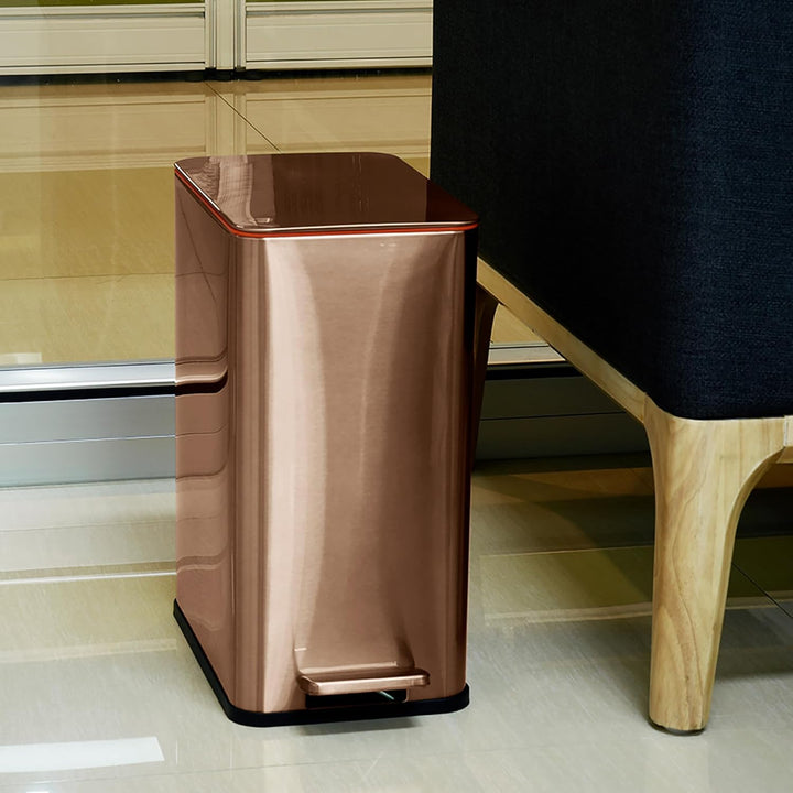 RED FACTOR Schmaler 10L Edelstahl Treteimer für enge Räume – Mülleimer mit Soft-Close-Deckel und her