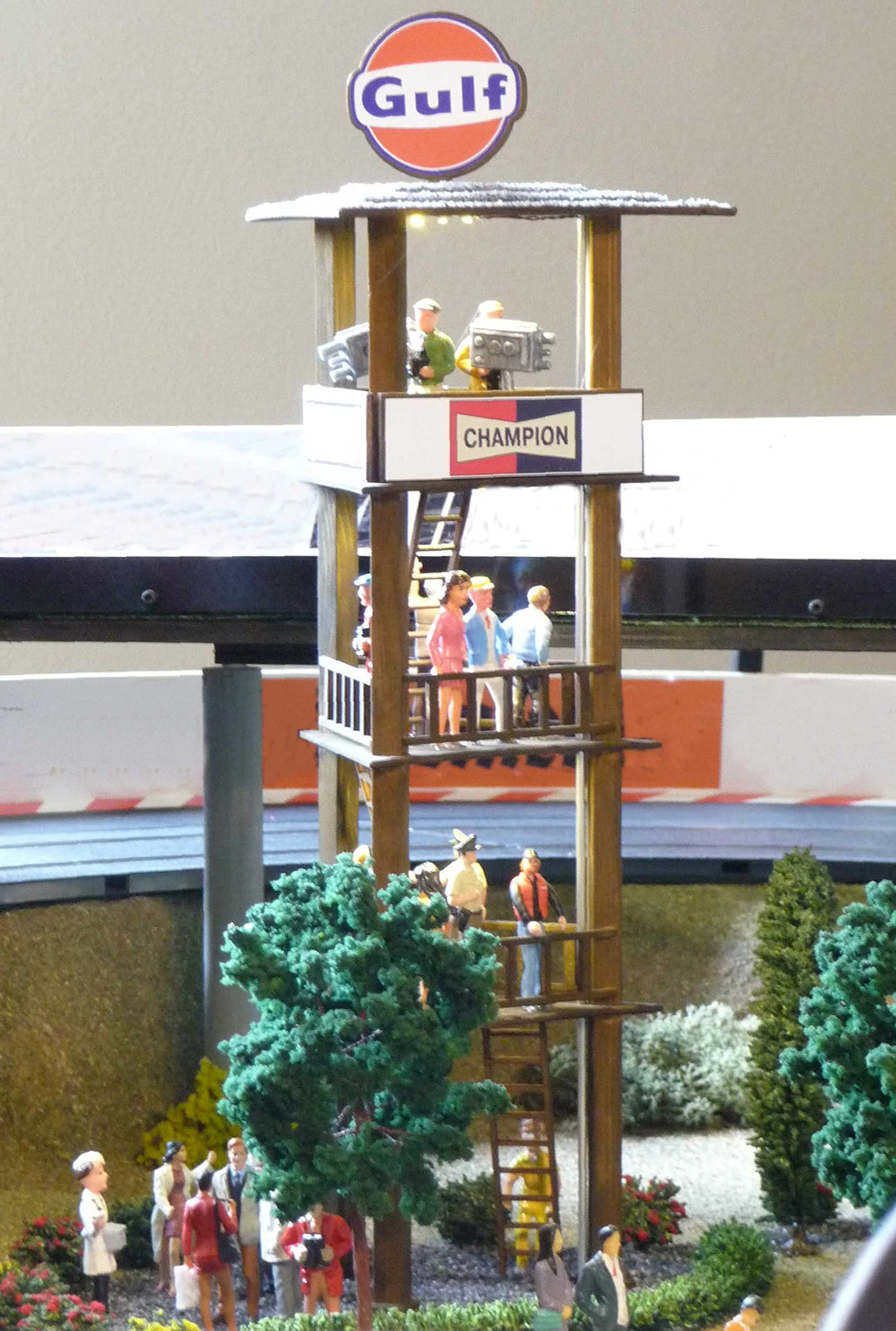 Slotcar RENNBAHN PRESSETURM passend für Carrera Digital Figuren