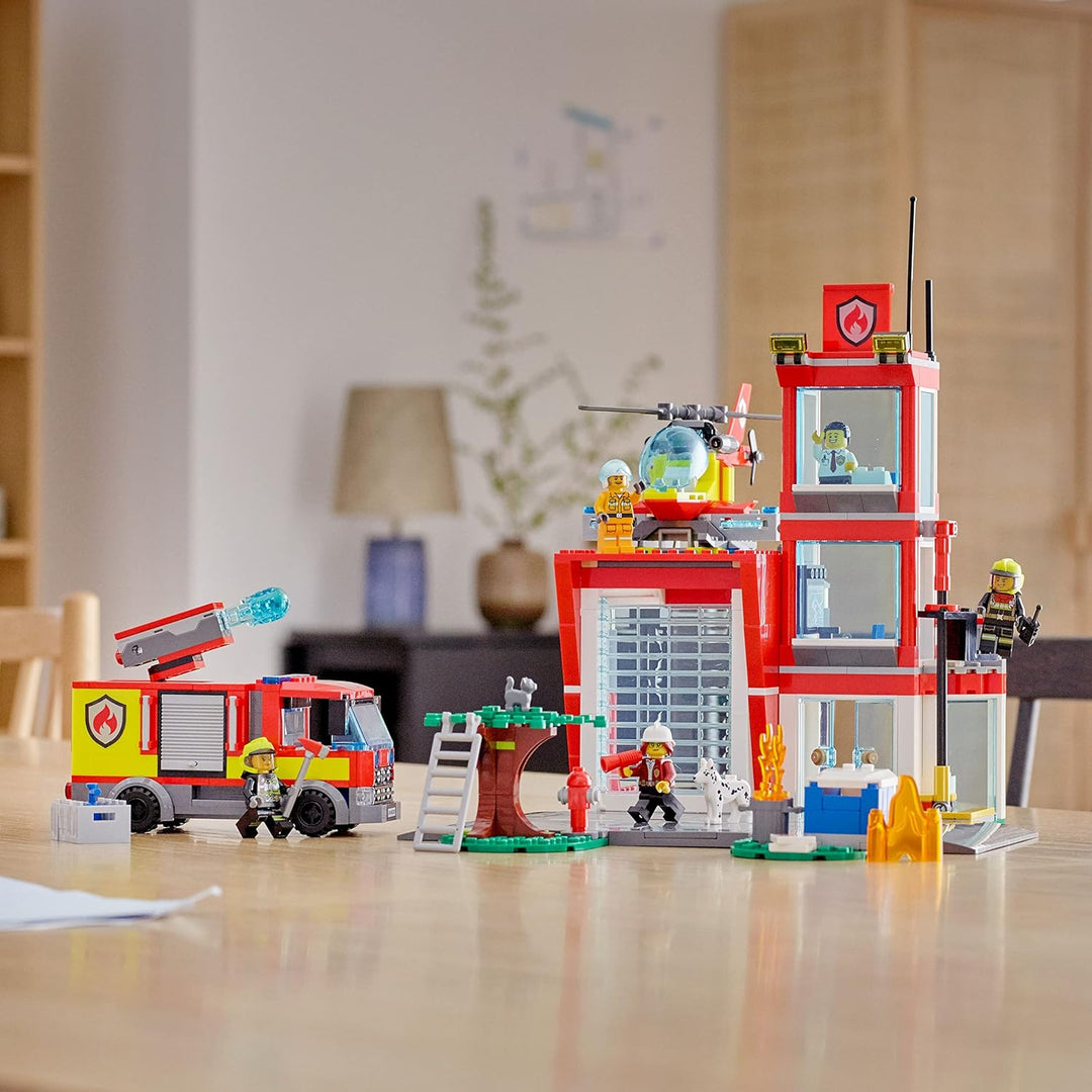 LEGO 60320 City Feuerwache, Feuerwehr-Spielzeug für Kinder ab 6 Jahren mit Garage, Feuerwehrauto und