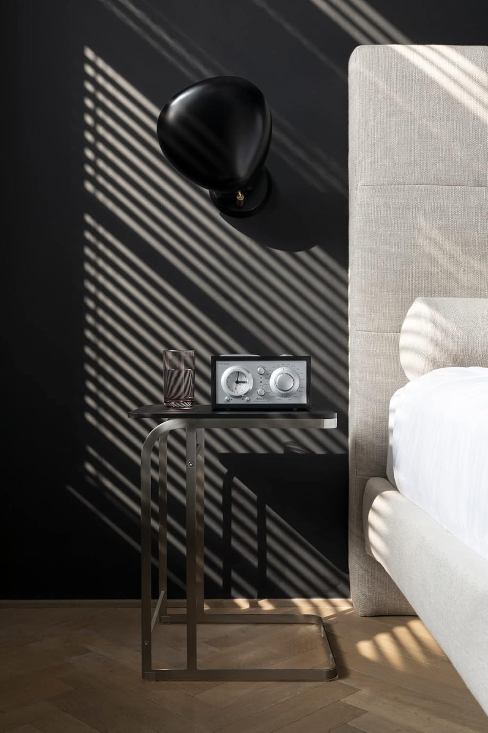 Tivoli Audio Model Three Bluetooth UKW-/MW-Radiowecker (Schwarz / Silber), Schwarz / Silber