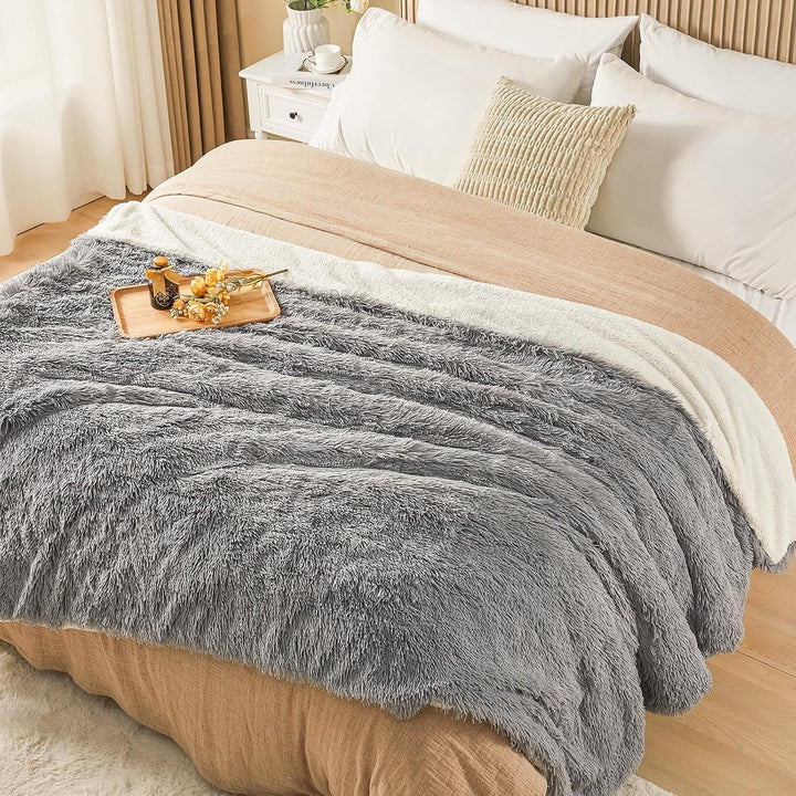 EMME Faux Kuscheldecke Flauschig, 150 x 200 cm, Felldecke, Pelz Wolldecke, Wohndecke, Super Weich, P