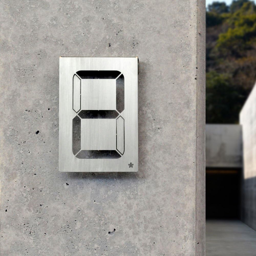 Digital 8 | variables Hausnummer-Schild aus Edelstahl | 19x11cm | Designer: Roman Luyken | Peppermin