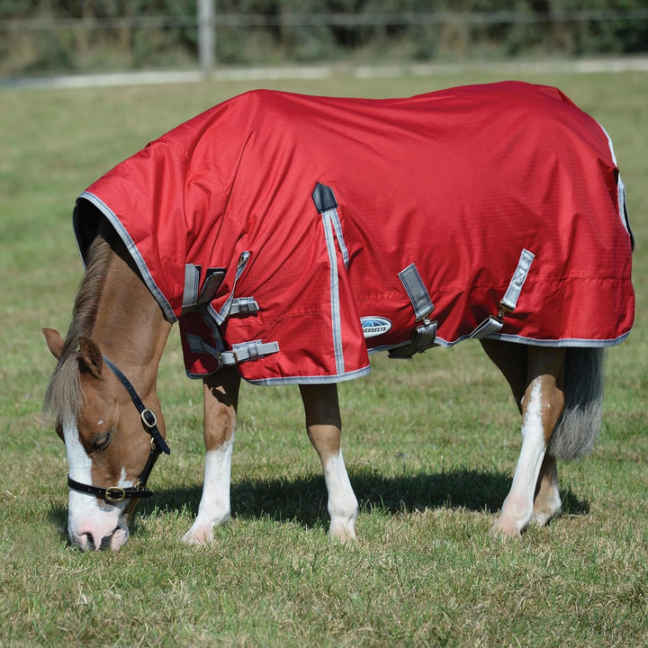 Weatherbeeta Comfitec klassische, leichte Standard-Pferdedecke in rot, silber, und marineblau, silbe