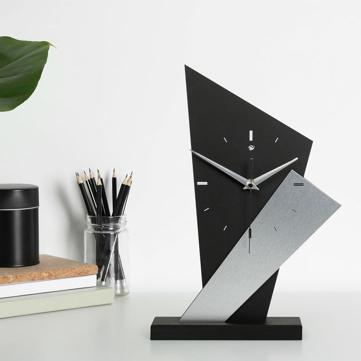 Kreative Feder Designer-Standuhr „Square“ aus Holz – Schwarze Tischuhr in modernem Metallic-Look ohn