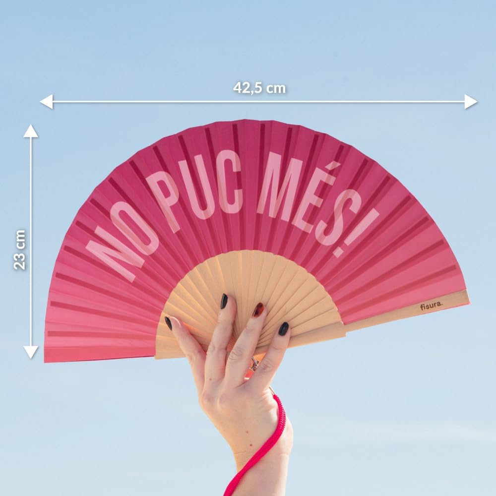 FISURA – Handfächer aus Holz mit der Aufschrift No puc més!“. Trendiges Accessoire mit rosa Farbverl