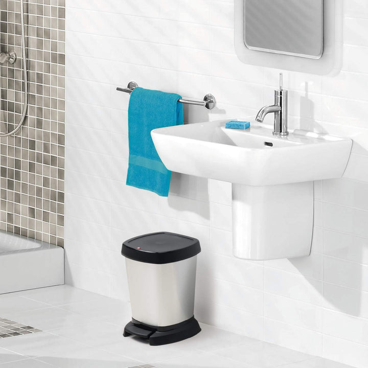 Rotho Paso Mülleimer 6l für das Bad mit Deckel, Kunststoff (PP) BPA-frei, silber metallic, 6l (23,4