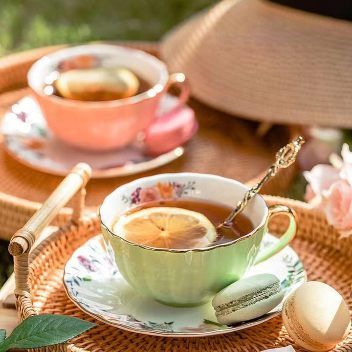 Porzellan Teetasse mit Untertassen und Löffel, 2 Satz von 8 oz Floral Kaffeetasse mit Goldrand Halte