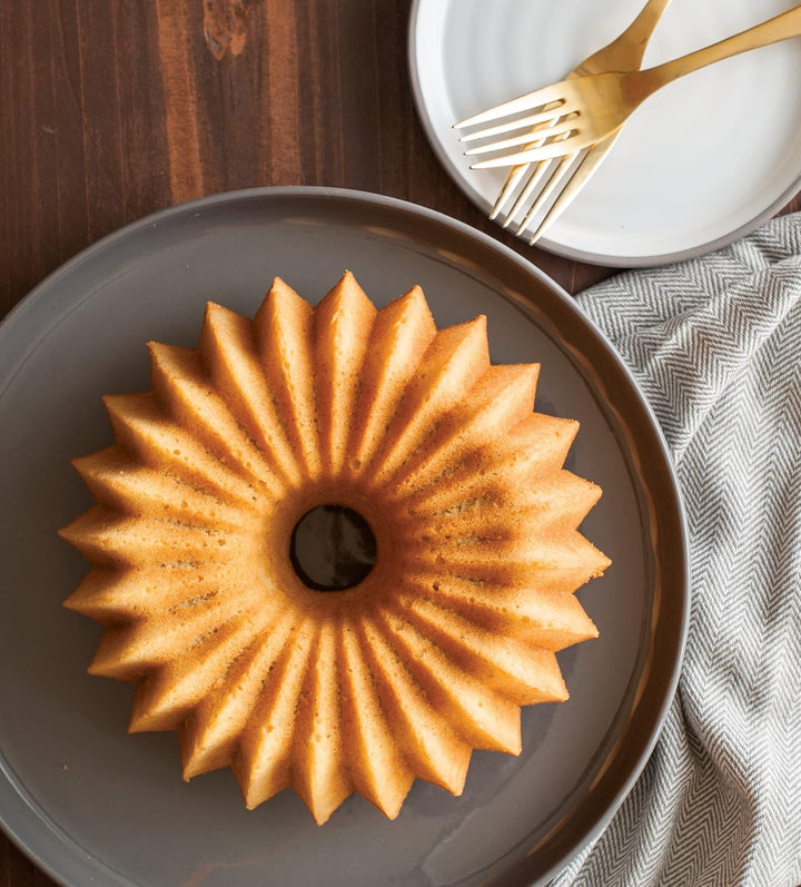 Nordic Ware Backform Brilliance Bundtpfanne für 6 Tassen, Aluminium, goldfarben, 21 cm x 20,6 cm, NW