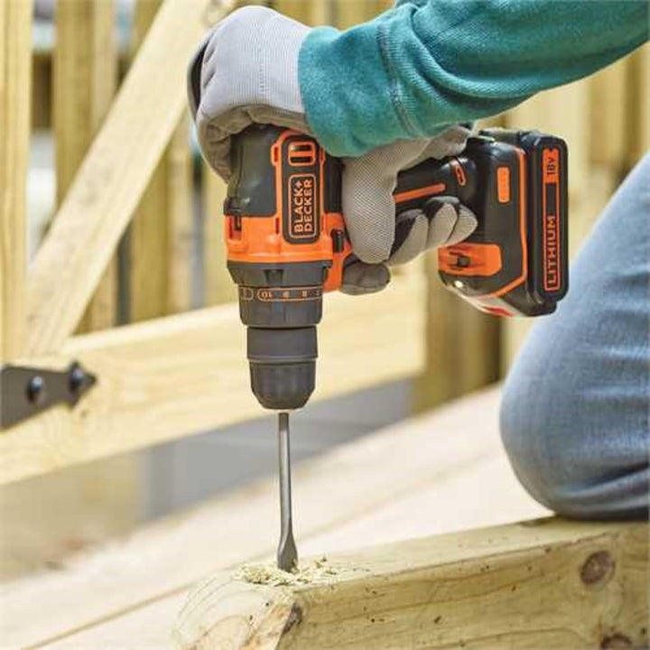 Black+Decker Akku-Bohrschrauber, Bohrmaschine mit 2-Gang Getriebe (18V, 1.5Ah, inklusive 400mA Ladeg