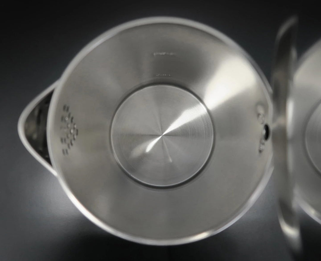Trisa Wasserkocher Edelstahl 1,5L Silber, Doppelwandig und Cool-Touch,Strix, Silber