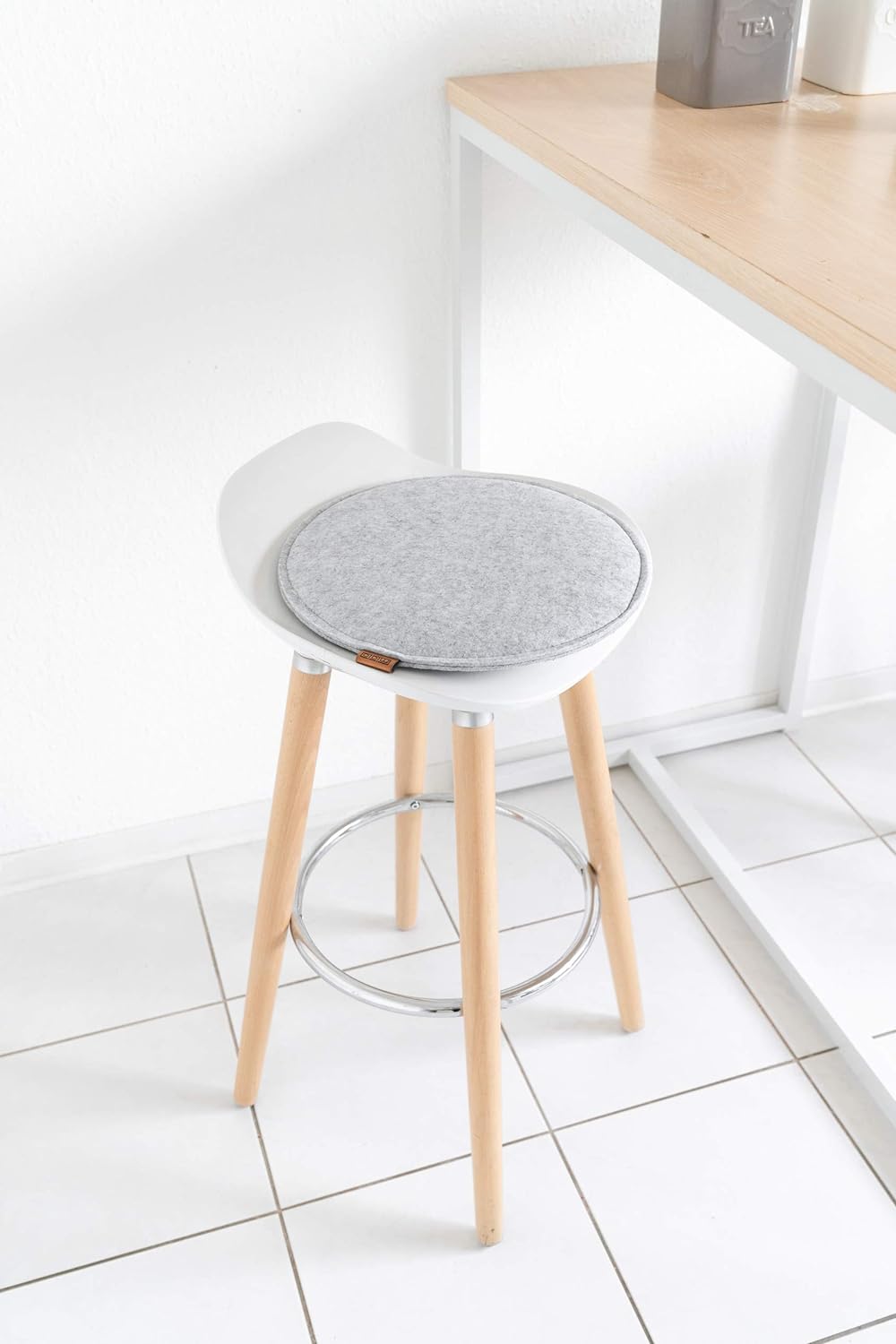 MIQIO Design Sitzkissen Rund aus Filz ø35 cm | 4er Set | Waschbare Stuhlkissen rutschfest | Gemütlic